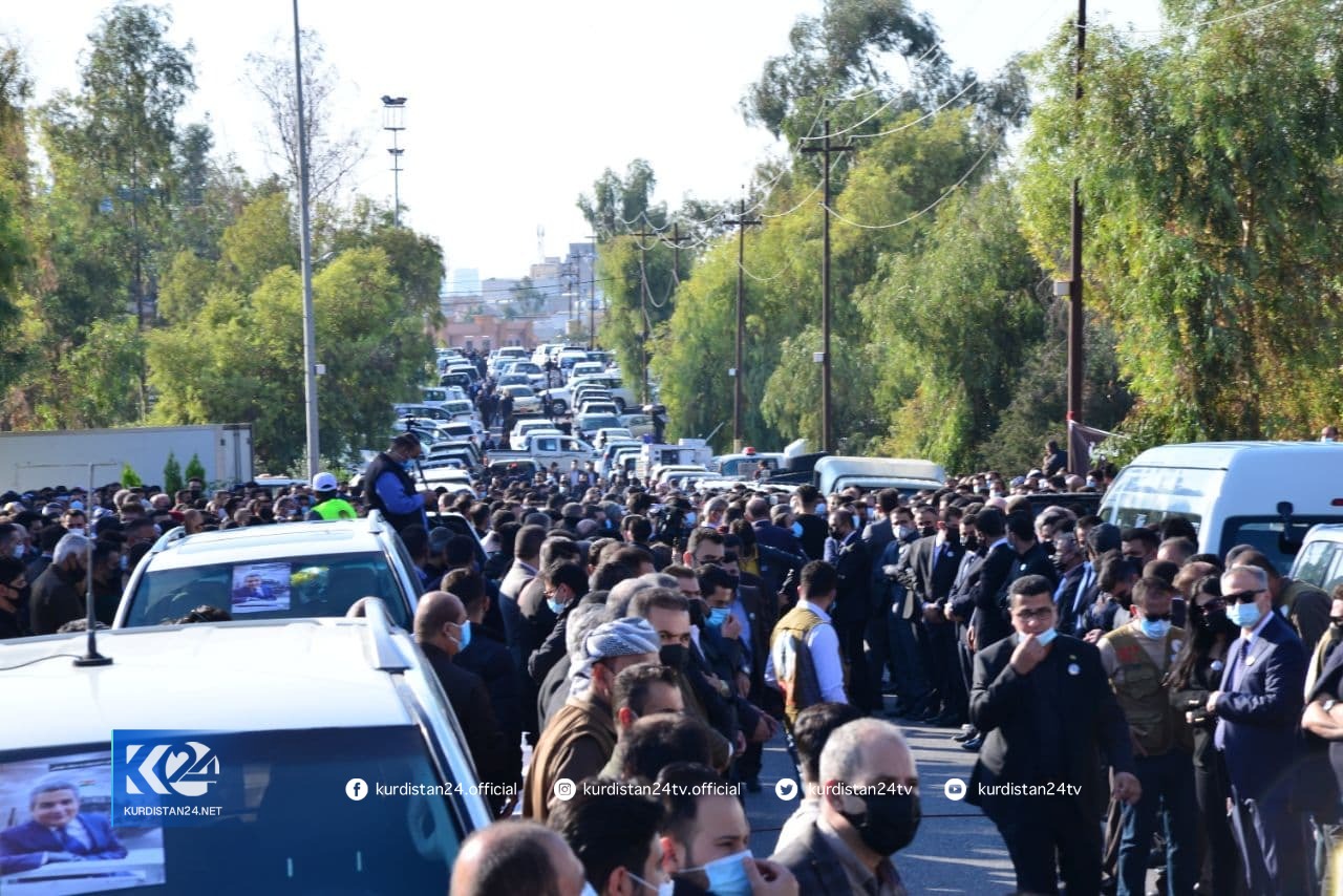 بەوێنە... هەزاران هاووڵاتی لە چاوەڕوانیی تەرمی فرسەت سۆفیدان 